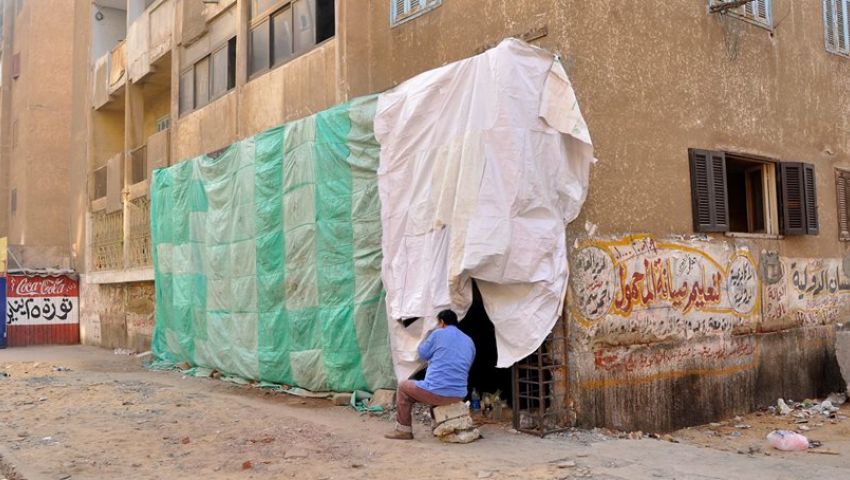 لطمع في نفسه.. أزال أعمدة المنزل وعرض حياة السكان للخطر
