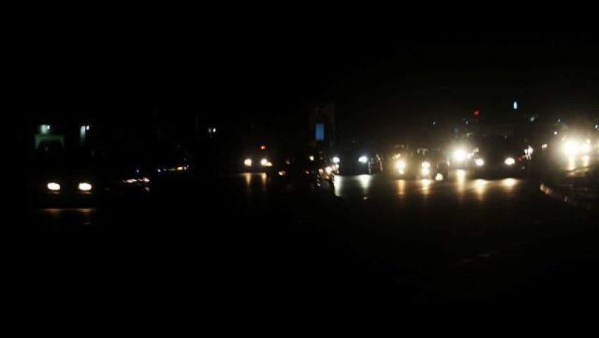عقب مغادرة السيسي.. انقطاع الكهرباء عن شرق محافظة قنا