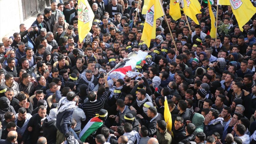 جنازة حاشدة لشهيد فلسطيني قتله جيش الاحتلال جنوب الضفة