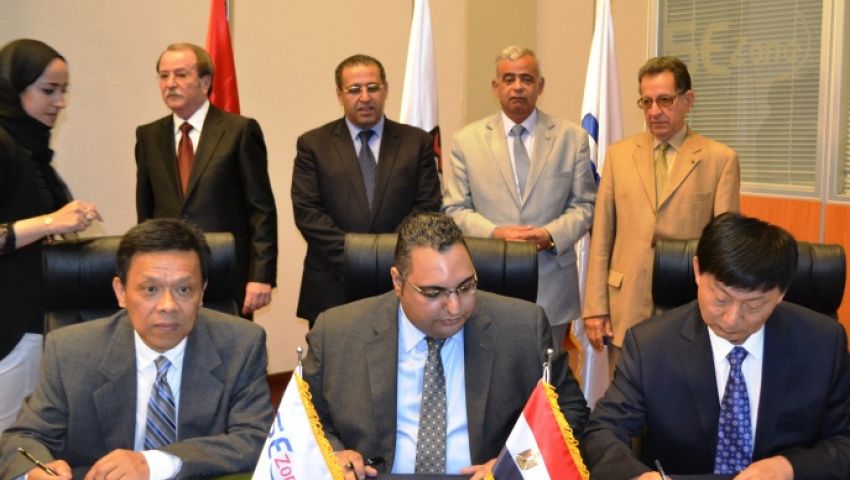 بالمخالفة لقرار محلب..الاستثمار توقع برتوكول مع اوبتك للعمل بخليج السويس