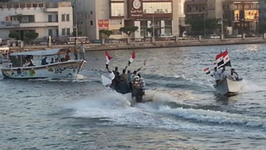 مسيرة باللنشات لميدان الساعة بدمياط تأييدًا للجيش