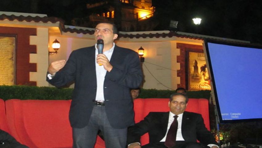 عمرو خالد يدعو المصريين لعدم الانسياق وراء الصراعات