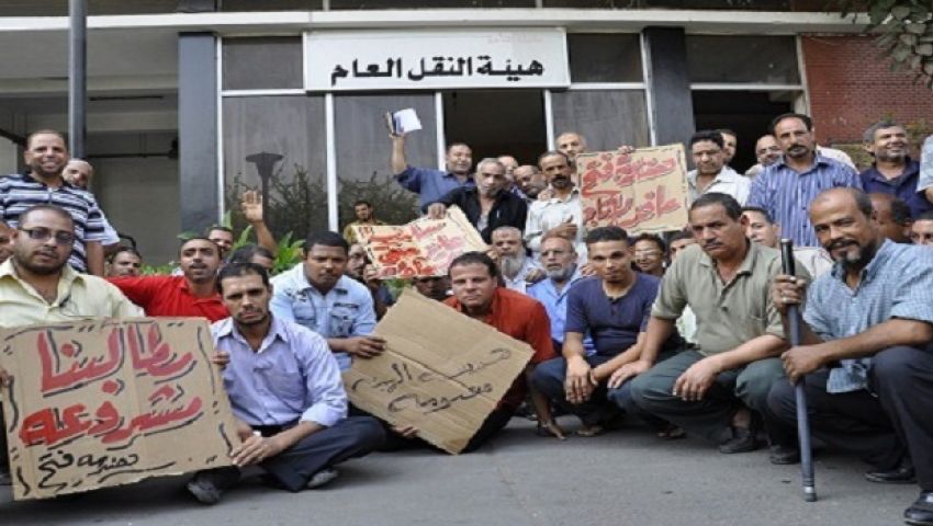 أهالي عمال النقل العام المحتجزين: لا نعرف عنهم شيئا حتى اﻵن