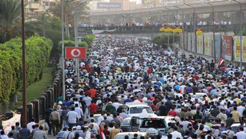 توافد أنصار مرسي على ميدان رمسيس لبدء التظاهر