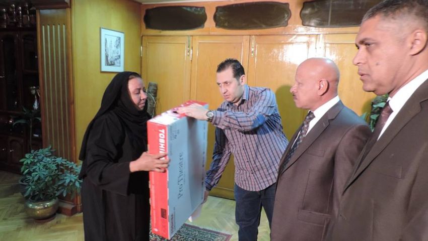 مدير أمن أسوان يكرم أمهات وزوجات ضحايا تفجيرات سيناء 