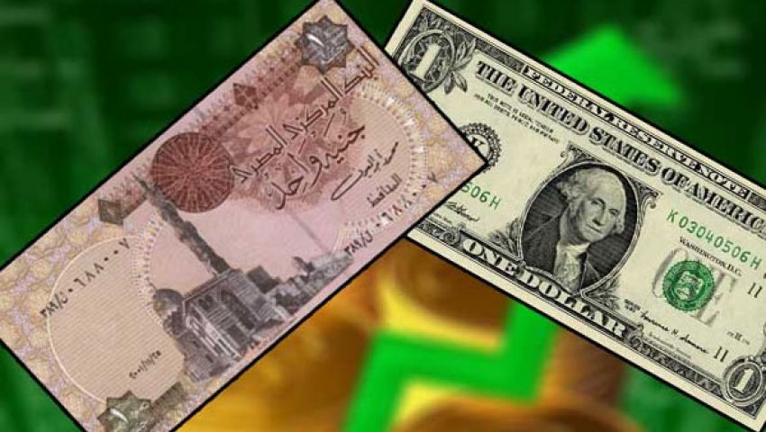 الجنيه يتراجع..والبنوك تستدعي أرصدتها الخارجية