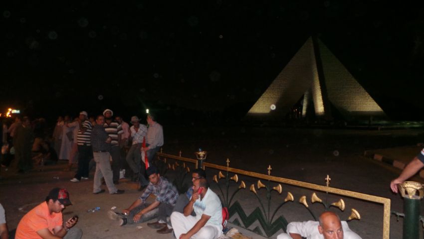 لجان الإخوان تؤمن المنصة والجندي المجهول