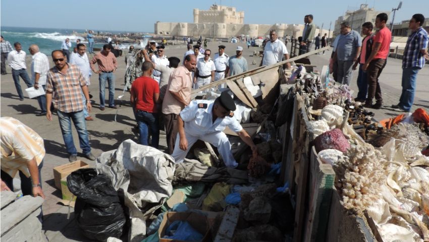 بالصور.. حملة لرفع الإشغالات ونقل الباعة من منطقة قايتباي