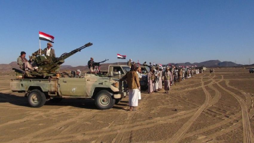 القبائل تسيطر على ٤ مواقع عسكرية للحوثيين وسط اليمن