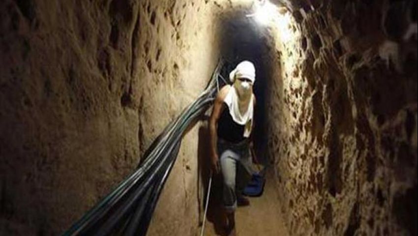مصر تسلم قطاع غزة 14 فلسطينيًا بعد تسللهم بطرق غير شرعية 