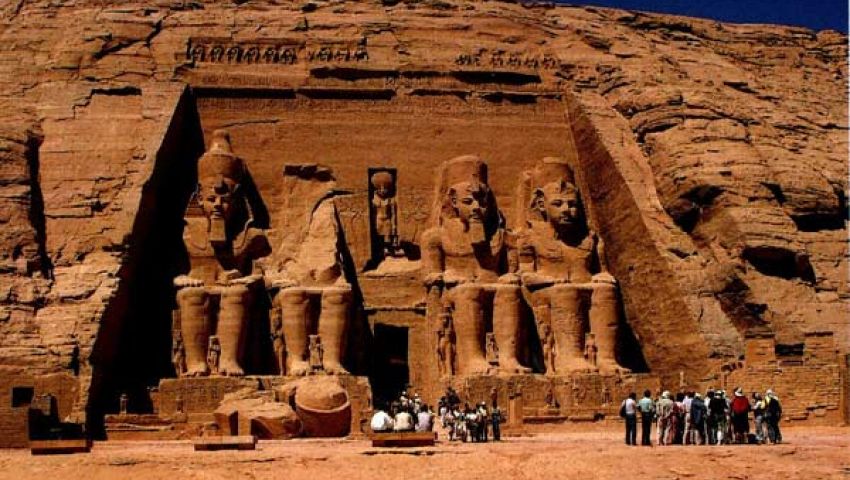 القبض على سائحين تركيين صورا آثار الأقصر