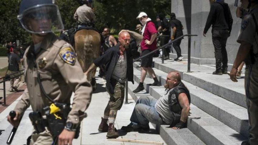 اعتداء على أشخاص أثناء مسيرة في كاليفورنيا