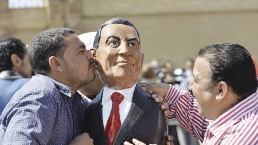 فاينانشال تايمز: مصر هي تونس.. في إهمال الفساد