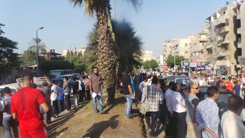 سلسلة بشرية بشارع الهرم تنديدًا بمجزرة رابعة والنهضة