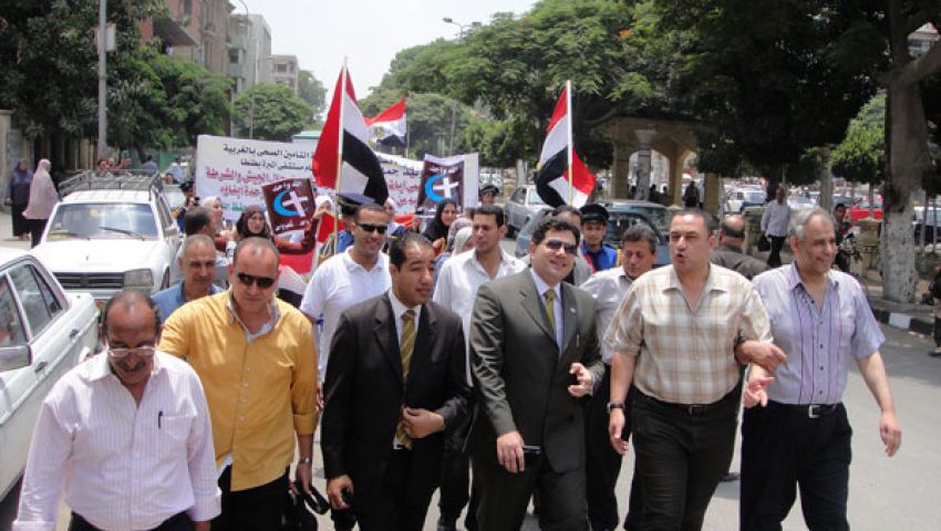مسيرة لأطباء التأمين الصحي بالغربية لتأييد الجيش