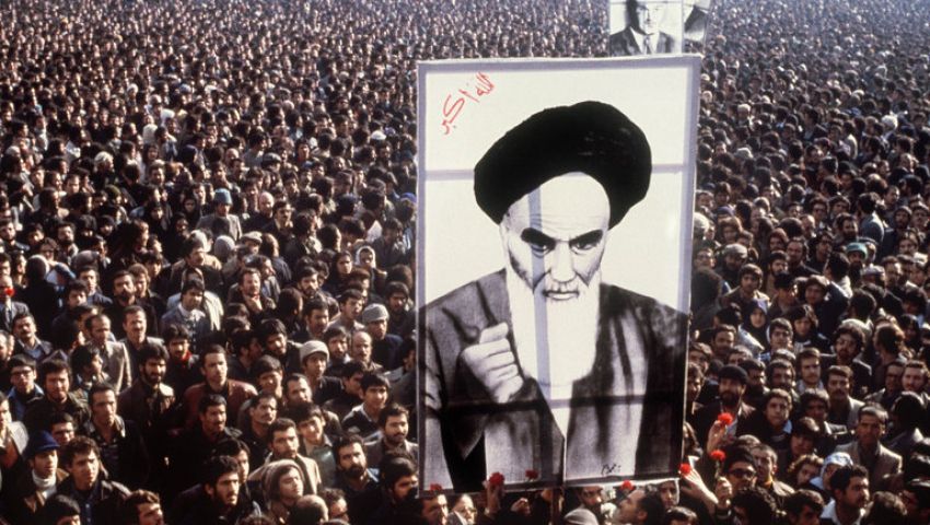 السعودية وإيران.. مراحل صراع مزق الشرق اﻷوسط