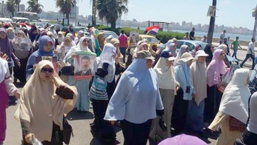 الجيش يعرض المساعدة لحالات الإغماء بين الأخوات