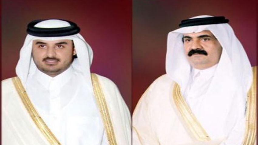 الجزيرة : أمير قطر يقرر تسليم الحكم لولي عهده