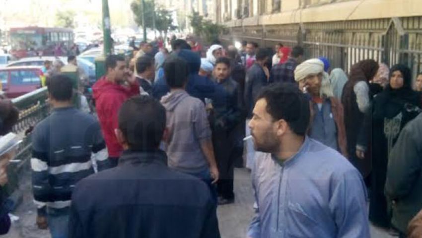 بالفييو..أهالي عشش عزبة النخل: حسي بينا يا حكومة.. إحنا قاعدين في الشوارع