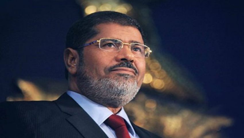 زوجة أحد مساعدي مرسي تنفي الإفراج عن زوجها