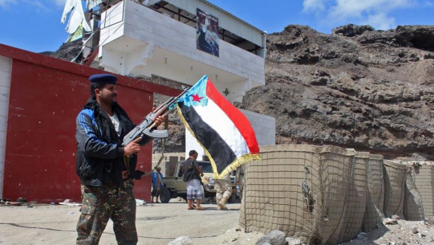 محلل يمني يكشف لـ«مصر العربية» أسباب الصراع بين الشرعية والانتقالي (مقابلة)
