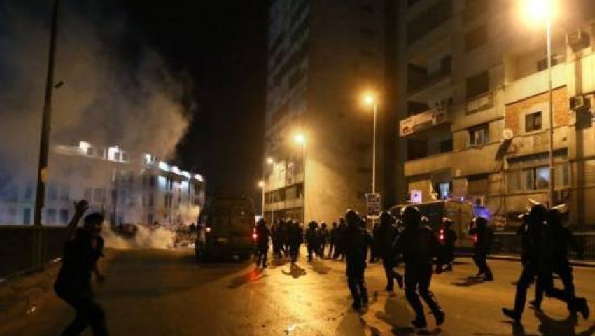 الأمن يطلق الغاز المسيل للدموع لتفريق متظاهري رابعة