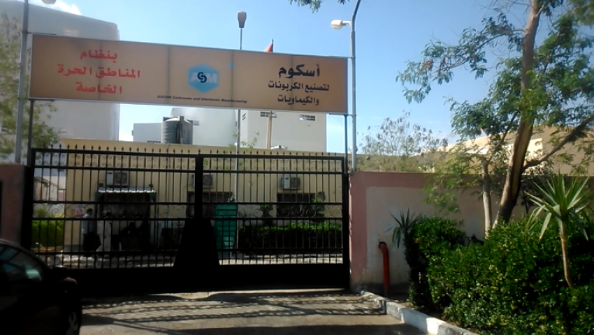 بالصور.. إنهاء إضراب العاملين بمصنع نجل هيكل بالمنيا
