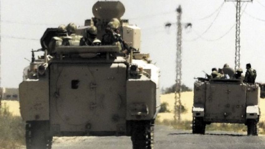 مدرعة للجيش تطلق النار في الهواء ببني سويف