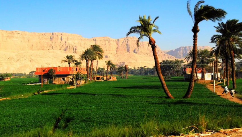 الحجيرات.. قرية قناوية تحلم بـوعد السيسي وقلب رئيس الوزراء