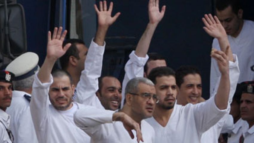 الدفاع بـ خلية أكتوبر يقدم العزاء في قتلى الشرطة والجيش 