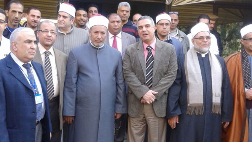 بالصور.. وفد من مشيخة الأزهر يزور مصابي حادث الدقهلية