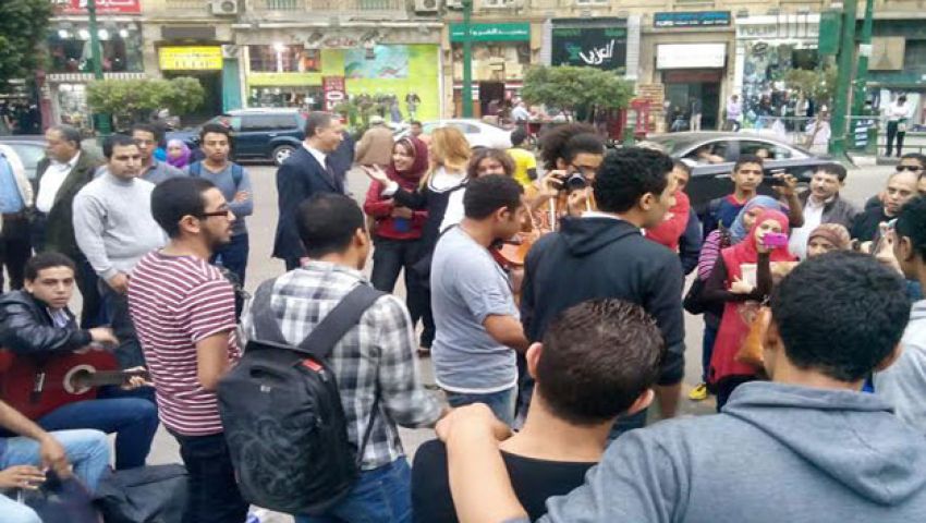 وقفة استعراضية بـطلعت حرب للمطالبة برحيل السيسي