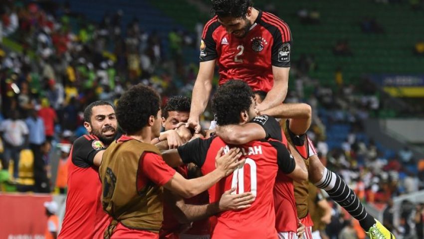 منتخب مصر بزيه التقليدي أمام المغرب