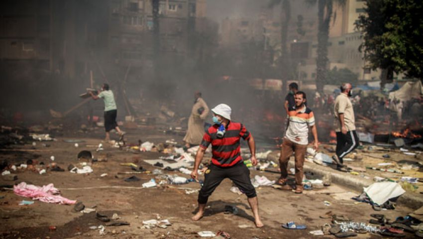 تحت المنصة.. وثائقي يكشف أكاذيب الإعلام حول اعتصام رابعة