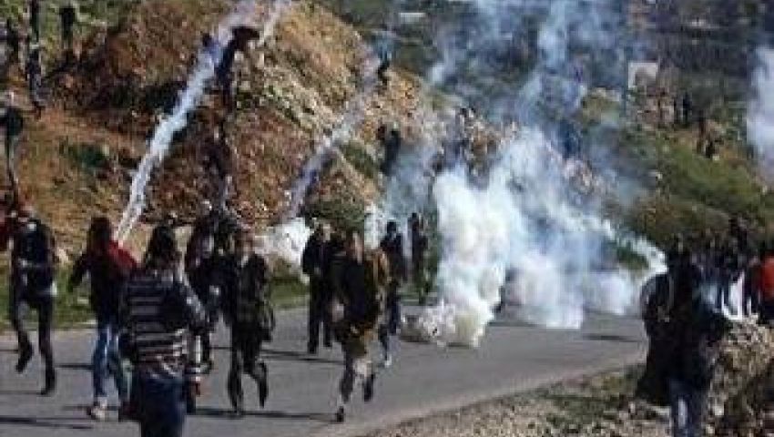 إصابة 8 فلسطينيين باشتباكات مع الاحتلال 