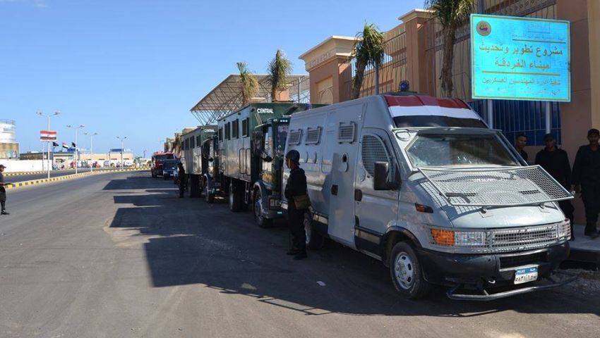 حبس مدير مطعم تعدى على ضابطي شرطة بالغردقة