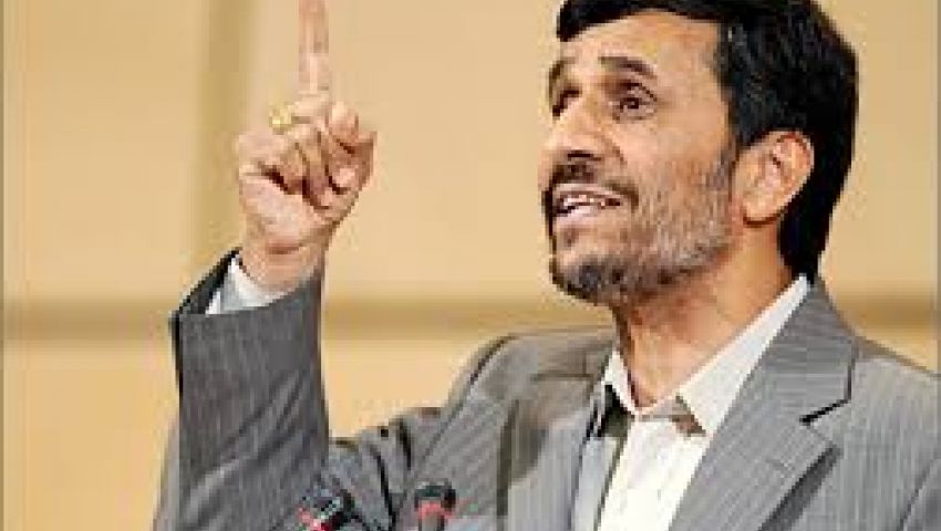 نجاد أول رئيس إيراني يزور النجف منذ 33 عامًا