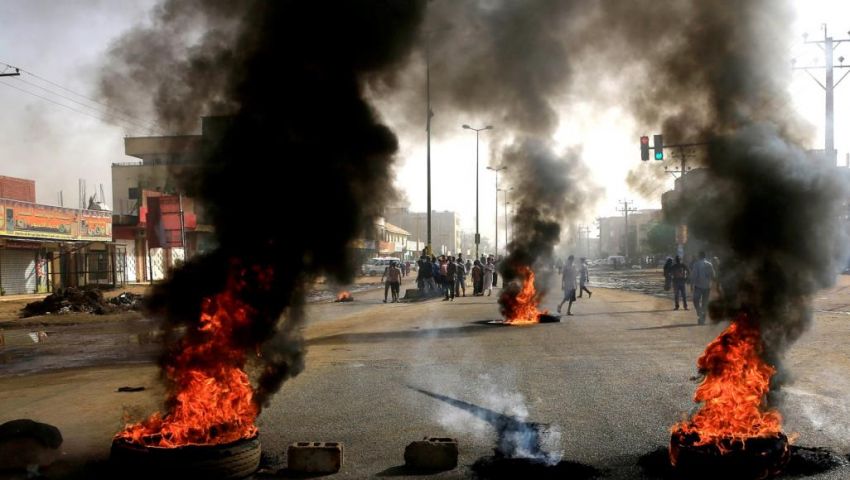 السودان.. المجلس العسكري الانتقالي: نعرف المسؤول عن فض الاعتصام الدموي