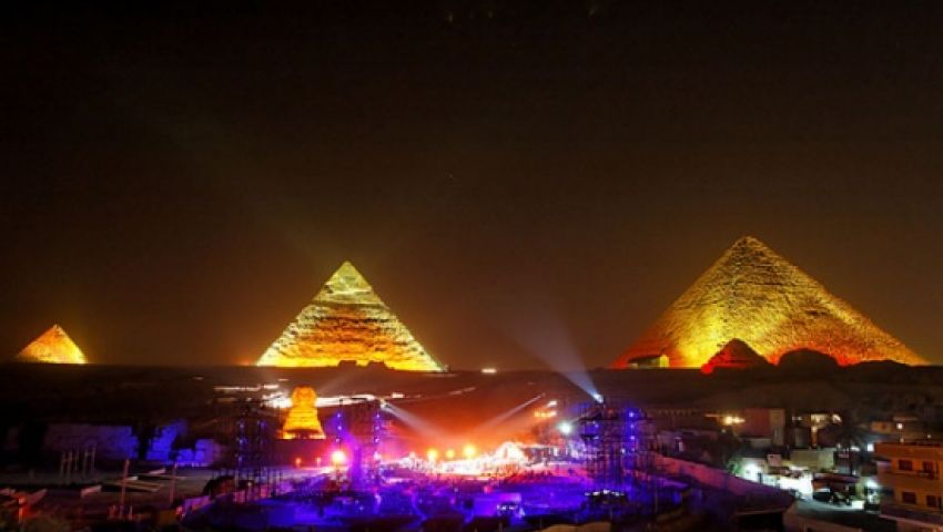 تحت سفح الأهرامات.. أمير سعودى يقيم حفلا لحبيبته ب40 مليون دولار
