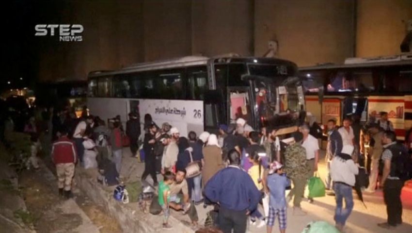 سوريا.. خروج دفعة من القافلة العاشرة من مهجري حي الوعر إلى ريف إدلب