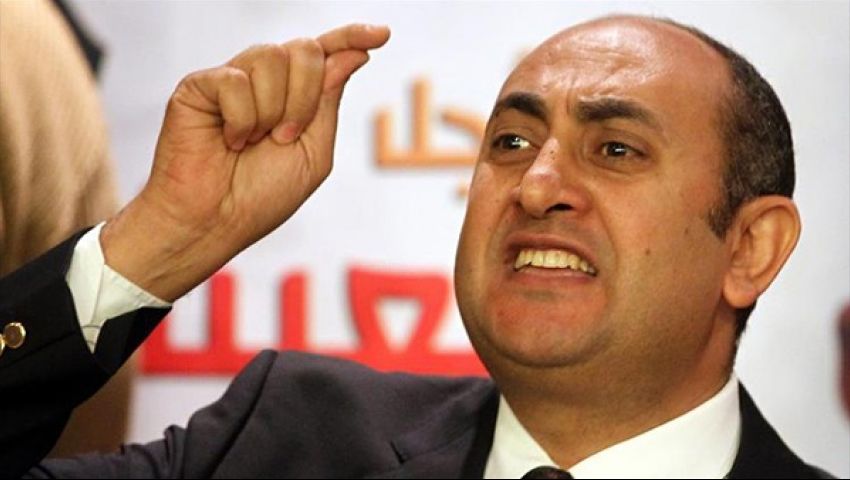 قسم الدقي يمنع  المحامين من لقاء خالد علي ويتعنت بشأن متعلقاته