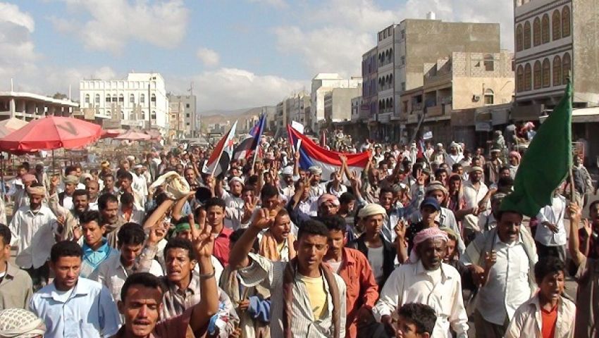 محافظ عدن السابق يشكِّل مجلسًا انفصاليًّا جنوبي اليمن