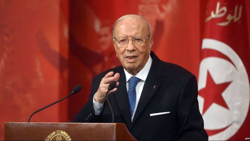 بعد استقالة رئيس الجزائر.. «السبسي» يخشى من مصير «بوتفليقة»