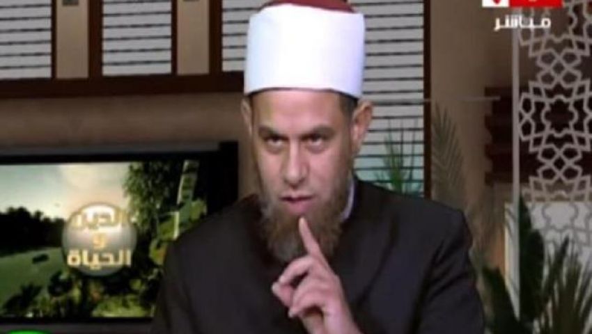 بالفيديو.. متصلة: زوجي تجاوز مع أختي .. والشيخ: تصالحي معاه