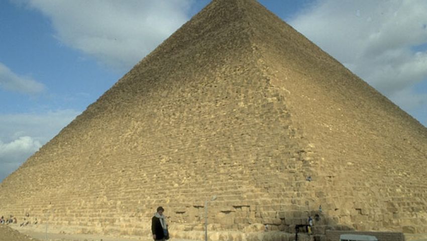 كشف تهريب باحثين ألمان لعينات من الهرم الأكبر