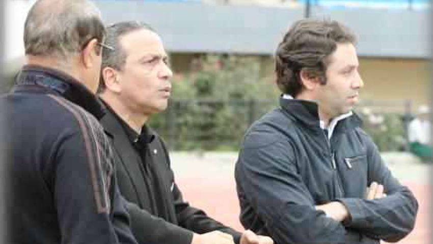 حازم إمام والجناينى يحفزان لاعبى الزمالك قبل القمة