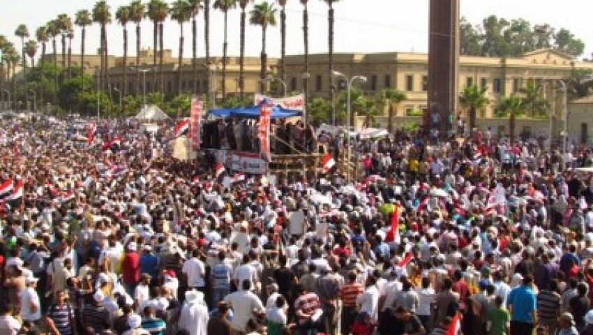 تظاهرة حاشدة لأنصار مرسي في ميدان الجيزة