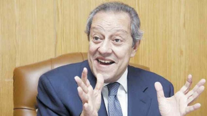 وزير الصناعة يناقش وضع الاقتصاد في إفطار جماعي