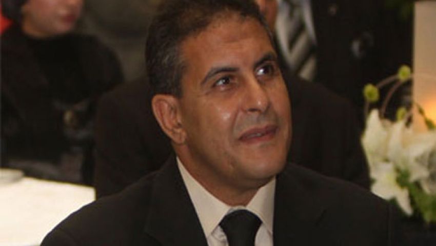 طاهر أبو زيد يتقدم بأوراق ترشحه لرئاسة الأهلي