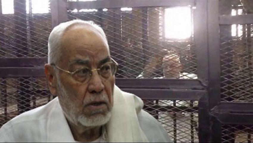 الداخلية توضح أسباب نقل محمد مهدي عاكف إلى إحدى المستشفيات الخاصة